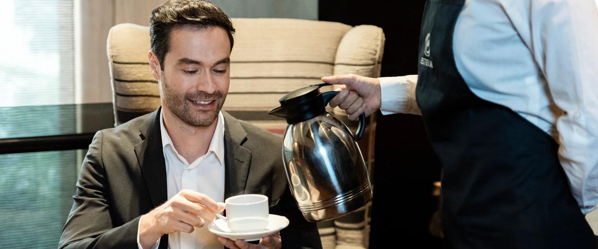 Lo recibimos con genuina hospitalidad durante las 24 horas del día ESTELAR La Torre Suites Colombia - Medellín Lo recibimos con genuina hospitalidad durante las 24 horas del día ESTELAR La Torre Suites Colombia - Medellín