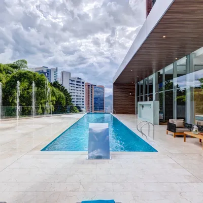 Piscina ESTELAR La Torre Suites Colombia - Medellín Piscina ESTELAR La Torre Suites Colombia - Medellín